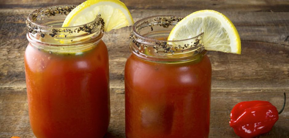 Combo Michelada: Clamato 940 ml + Tajín escarchador + Valentina negra 370 ml